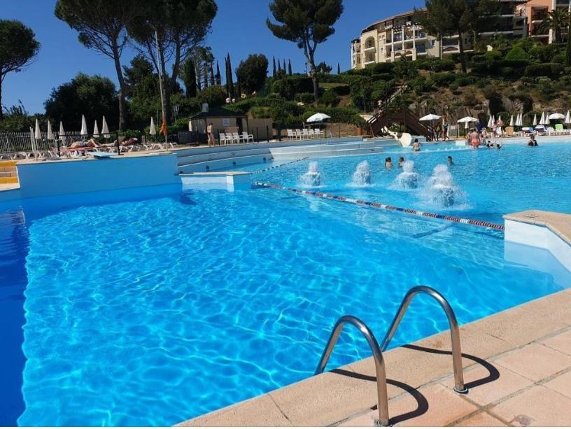 Village Cap Esterel, Piscine, * Saint-Raphael (Var)