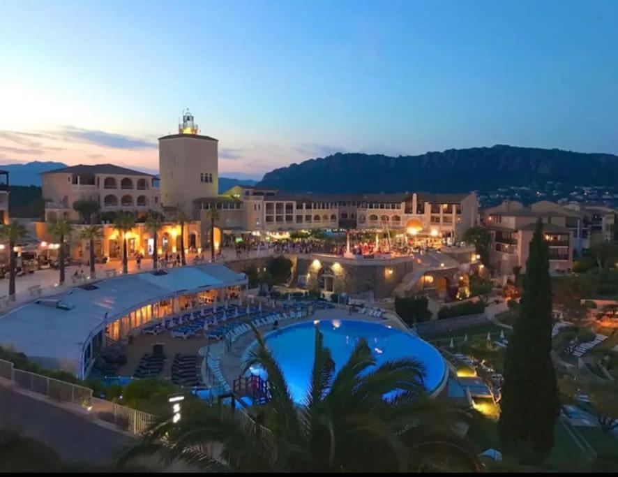 Village Cap Esterel, Piscine, *