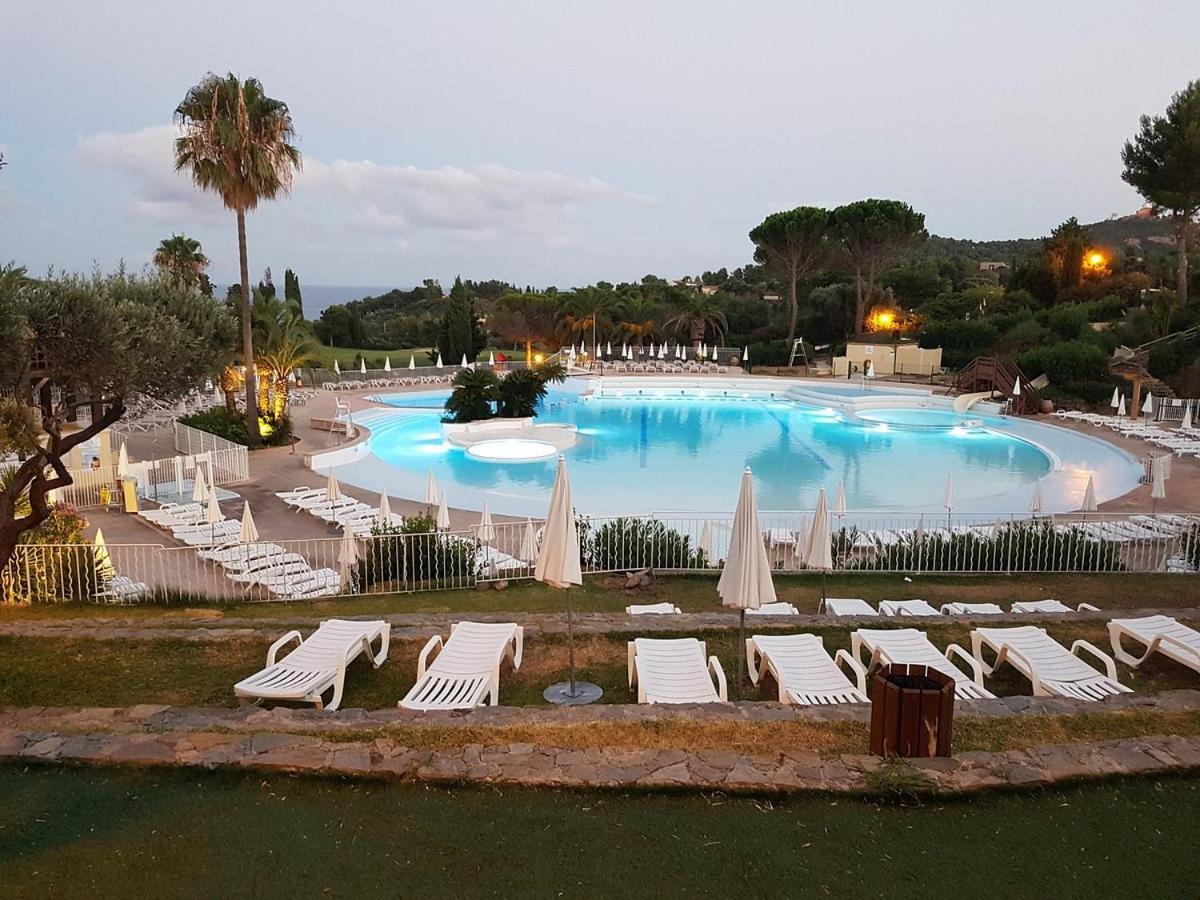 Village Cap Esterel, Piscine, Saint-Raphael (Var)